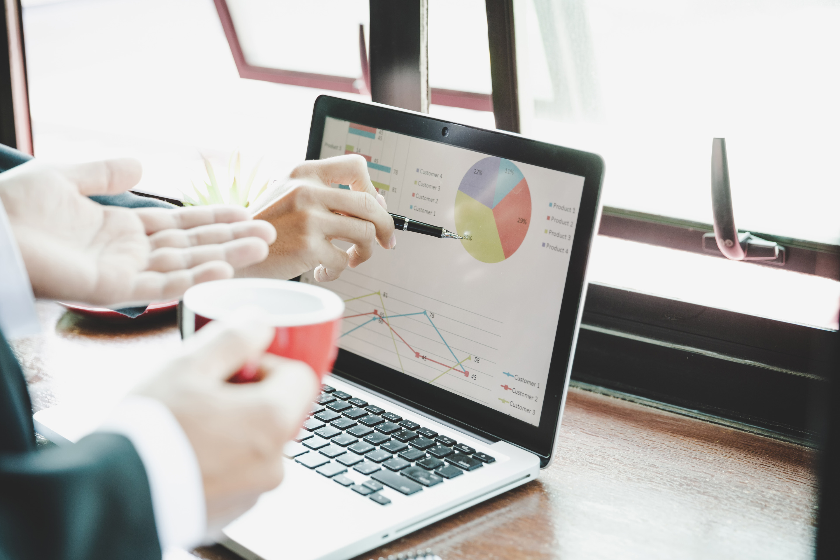 Cross-device retargeting campaign, illustrating conversion rate optimization services provided by CRO companies.